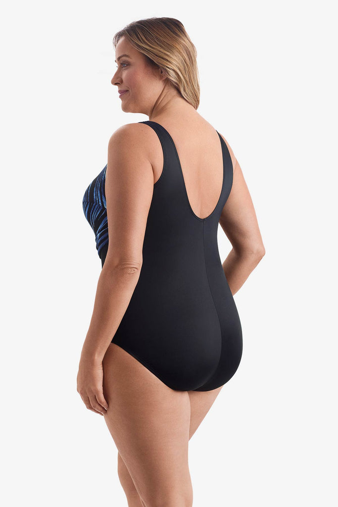 Woman turned left wearing a swimsuit with a black and blue swoop pattern