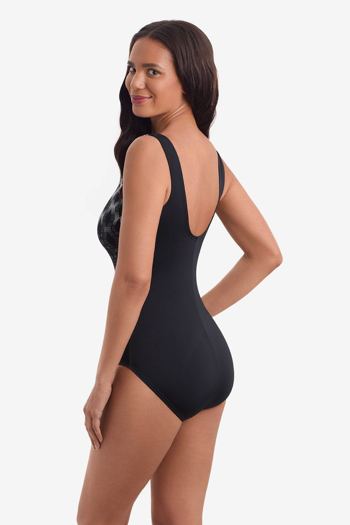 Woman turned left to show off the side detail of swimsuit